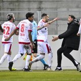 Scènes de joie entre joueurs et staff du FC Sion après le 2-1 libérateur de Dejan Sorgic.